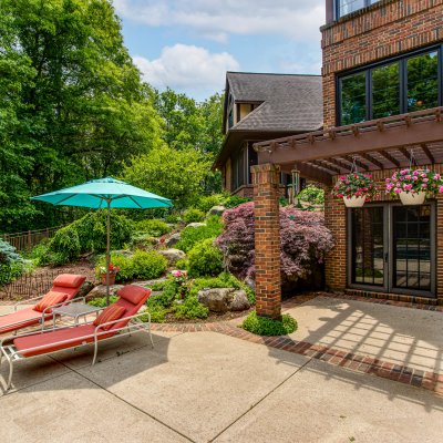 walk out to pool deck