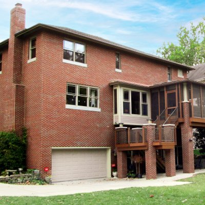 Screened-in porch   