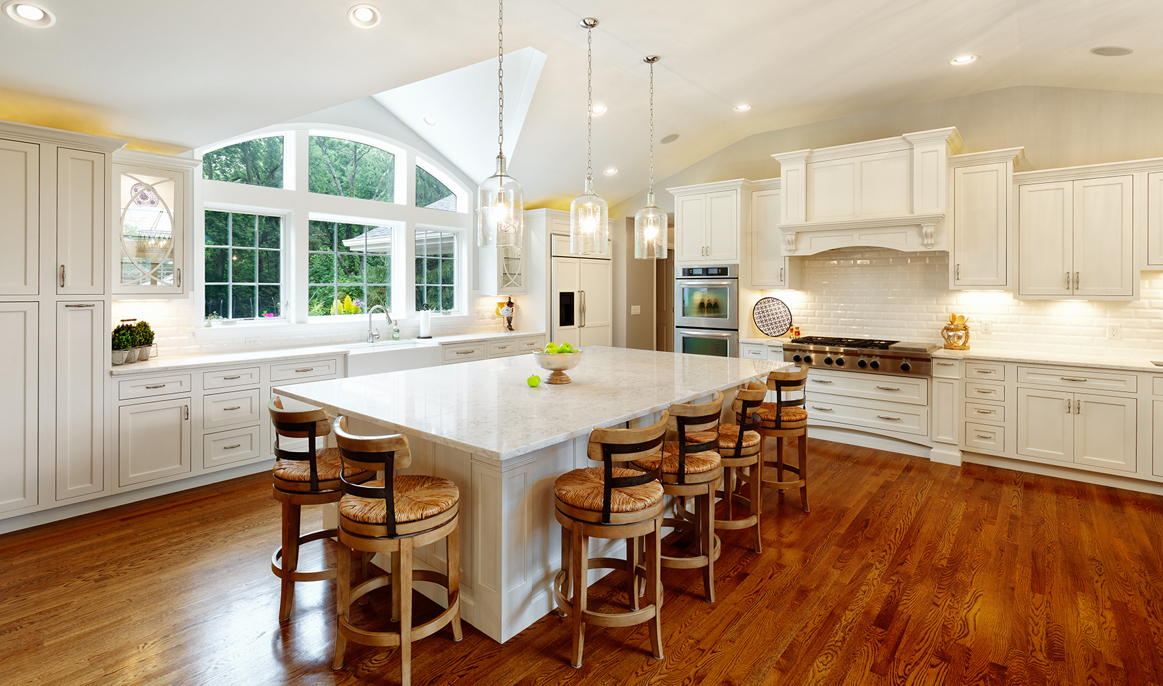 Kitchen by Wilcox Architecture in East Hyde Park